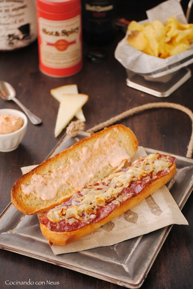 Bocadillo caliente de chorizo ibérico con queso manchego