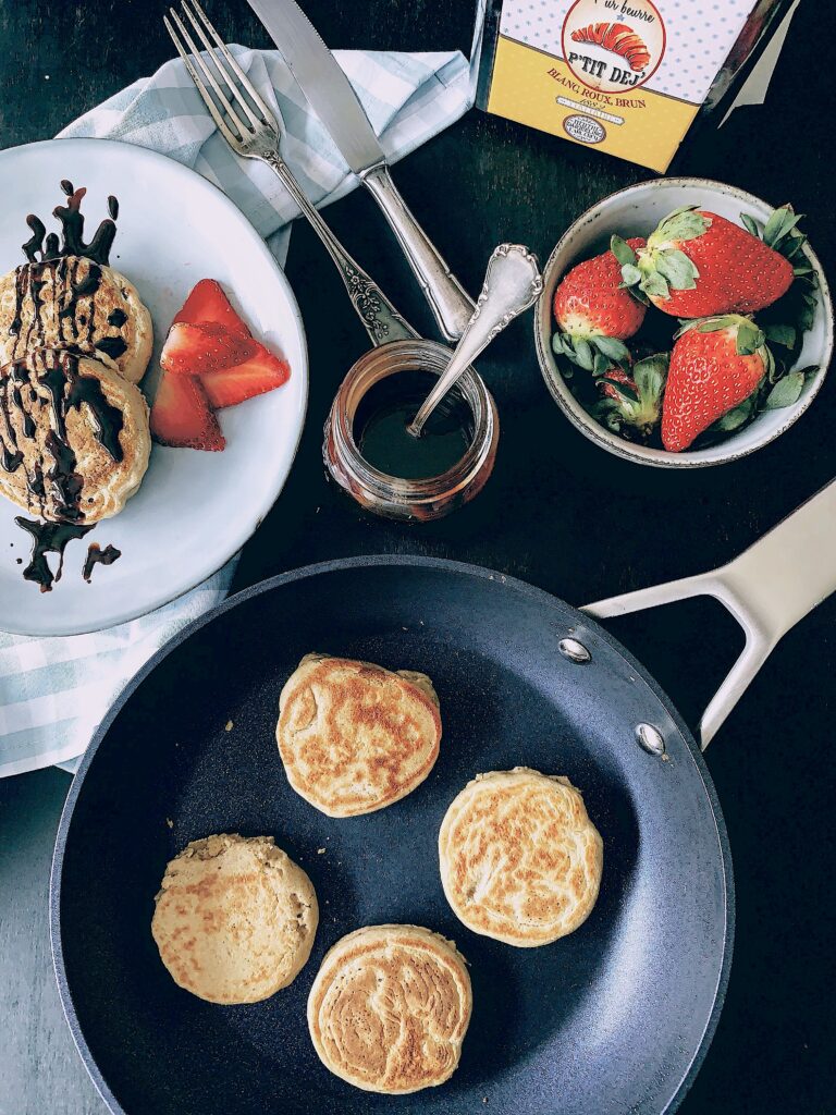 Tortitas con bebida y harina de avena