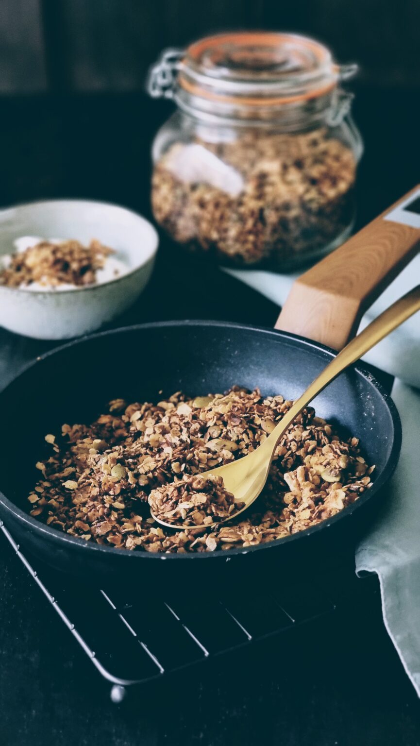 Granola de avena y semillas en sartén Ohgar Cocinando con Neus