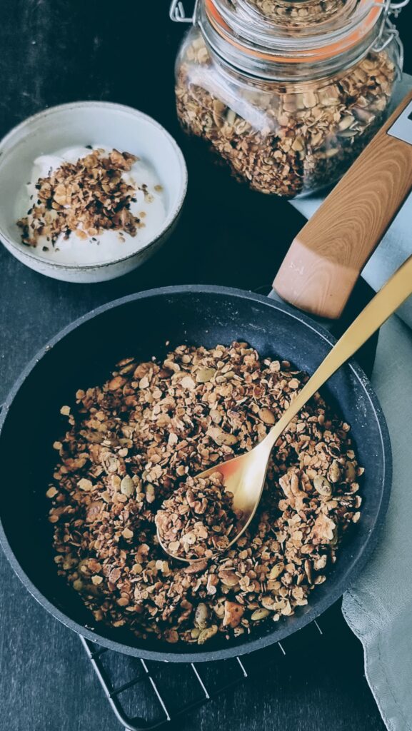 Granola de avena y semillas en sartén Cocinando con Neus